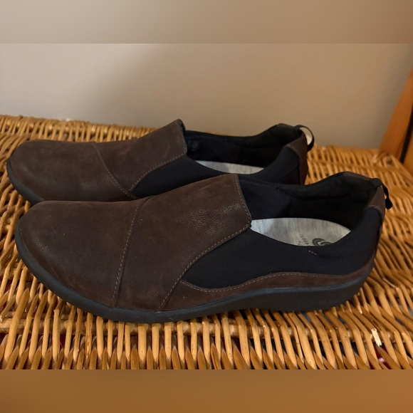 CLARKS Women's Comfort Cloud-steppers Sillian Paz Dark Brown Slip-On Loafers - Picture 10 of 16